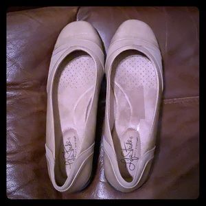 Life Stride tan shoes 8W New